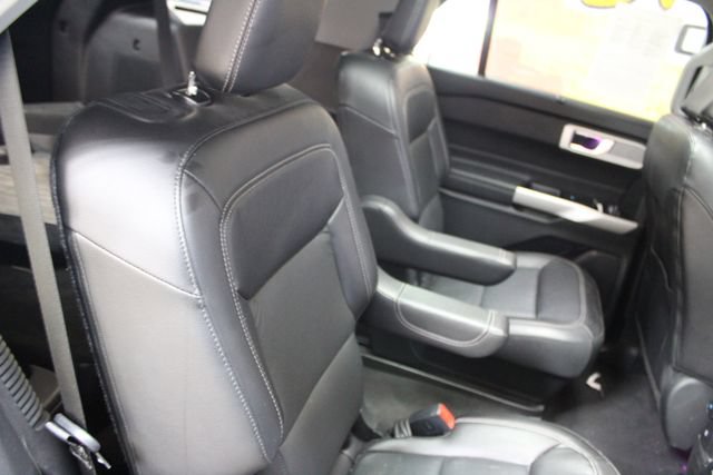 Used 2022 Ford Explorer Limited w/ Equipment Group 301A AWD/4WD image 9