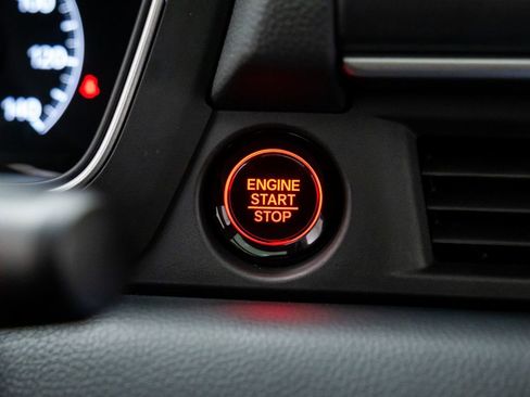 Used 2024 Honda Pilot Touring image 22