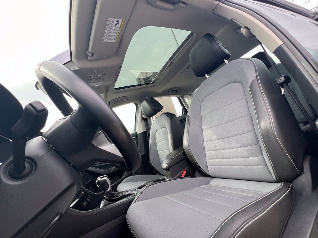 Used 2025 Volkswagen Jetta SE FWD image 16