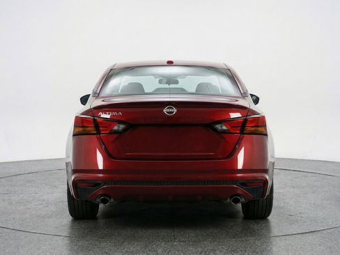 Used 2025 Nissan Altima 2.5 SV FWD image 7