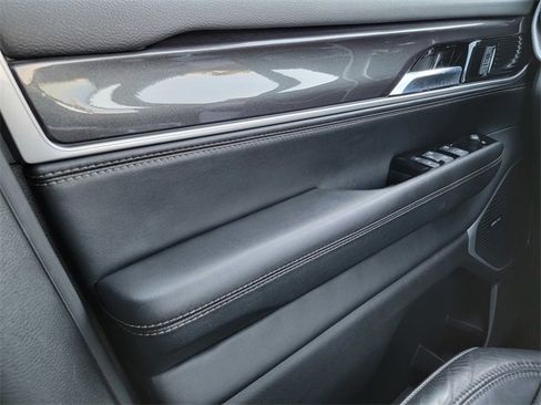 Certified 2024 Jeep Wagoneer L 4WD w/ Rear Seat Video Group 1 image 38