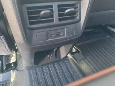 Used 2025 GMC Canyon AT4 w/ AT4 Premium Package AWD/4WD image 18