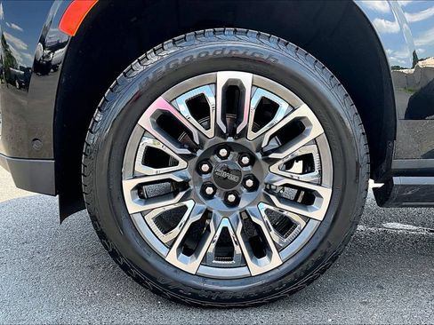 Used 2023 GMC Yukon Denali Ultimate w/ LPO, Floor Liner Package AWD/4WD image 36