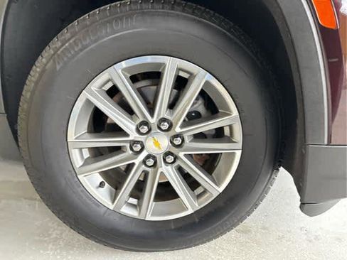 Used 2023 Chevrolet Traverse LT image 39