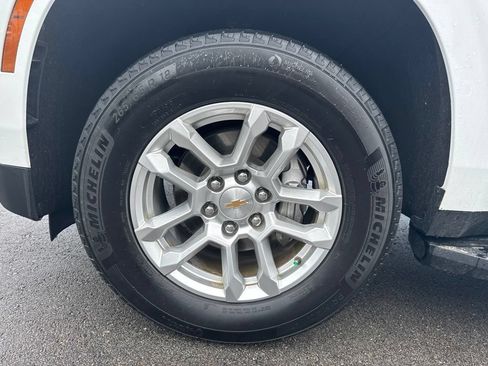 Used 2025 Chevrolet Suburban LT RWD image 28