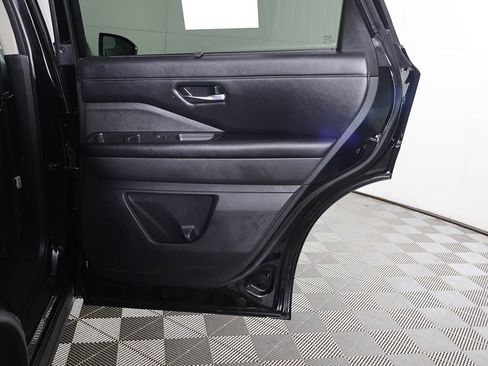 Used 2023 Nissan Pathfinder SL image 25