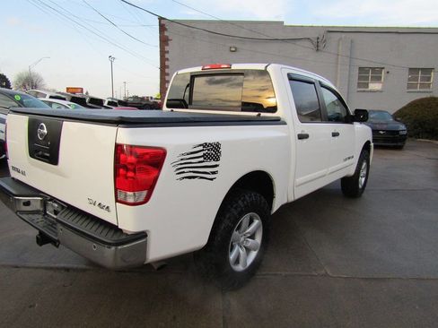 Used 2011 Nissan Titan SV w/ SV Value Truck Pkg image 4