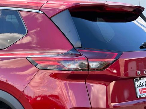 Certified 2021 Nissan Rogue S image 9