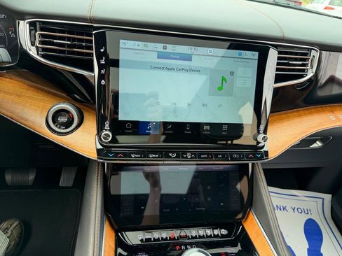 Used 2024 Jeep Grand Wagoneer Series III image 16