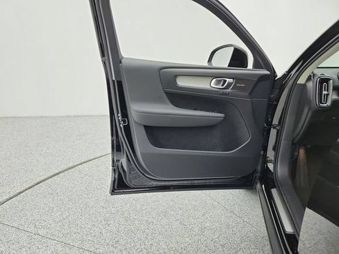 New 2026 Volvo XC40 B5 Ultra w/ Protection Package Premier AWD/4WD image 32
