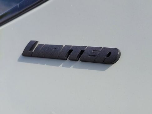 Used 2025 Toyota Tundra Limited AWD/4WD image 33