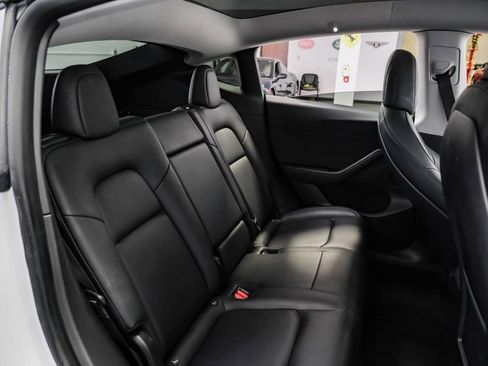 Used 2021 Tesla Model Y Long Range image 31