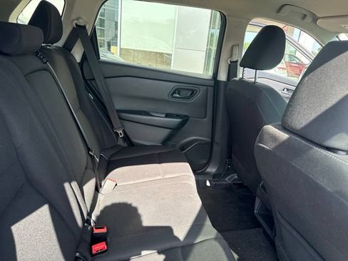 Used 2024 Nissan Rogue S FWD image 27