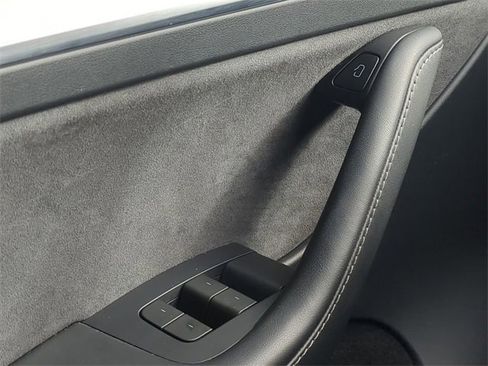 Used 2024 Tesla Model Y Performance image 27