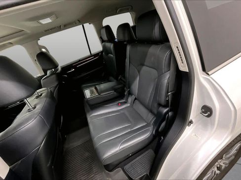 Used 2020 Lexus LX 570 4WD w/ Luxury Package image 20