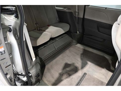 Used 2015 Toyota Sienna LE FWD image 18
