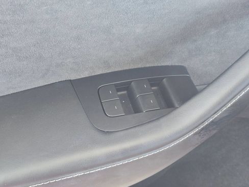 Used 2023 Tesla Model Y Long Range AWD/4WD image 19