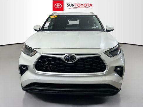 Used 2026 Toyota Highlander XLE AWD/4WD image 10