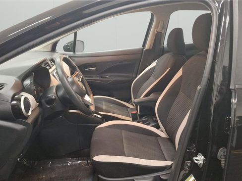 Used 2022 Nissan Versa SV w/ Trunk Package FWD image 10