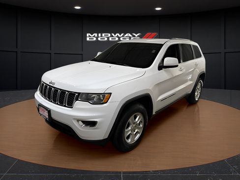 Used 2017 Jeep Grand Cherokee Laredo w/ Quick Order Package 2BE RWD image 2