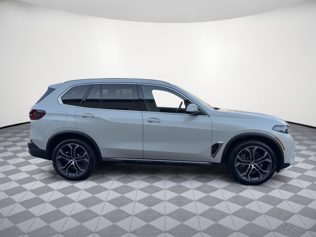 Certified 2025 BMW X5 sDrive40i w/ Premium Package RWD image 8