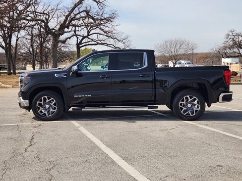 Certified 2023 GMC Sierra 1500 SLE image 3