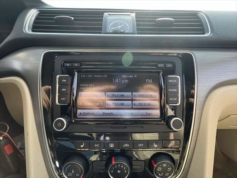 Used 2015 Volkswagen Passat 1.8T SE image 16