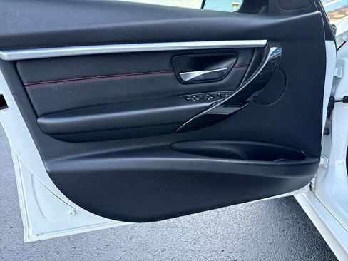 Used 2018 BMW 330e 330e iPerformance image 12