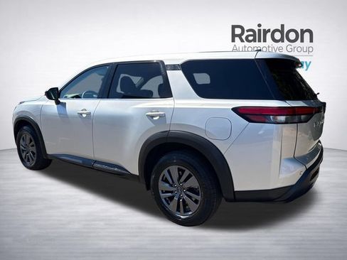 Used 2024 Nissan Pathfinder S AWD/4WD image 5