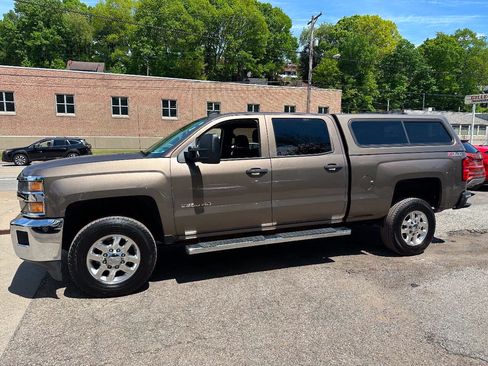Used 2015 Chevrolet Silverado 2500 LT w/ LT Convenience Package AWD/4WD image 4