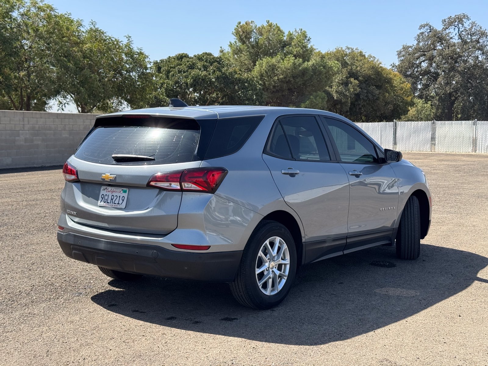 Used 2023 Chevrolet Equinox LS FWD image 3