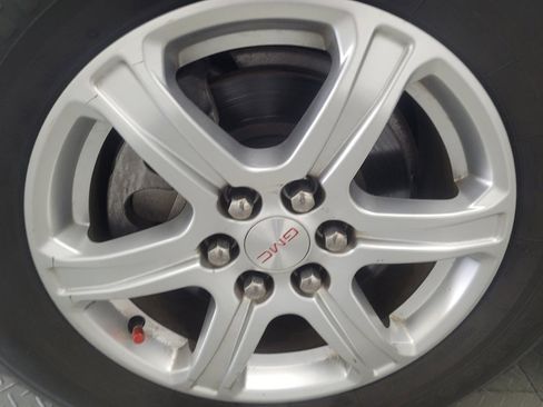 Used 2019 GMC Acadia SLE image 31