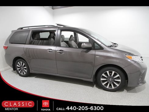 Used 2018 Toyota Sienna XLE Premium AWD/4WD image 1