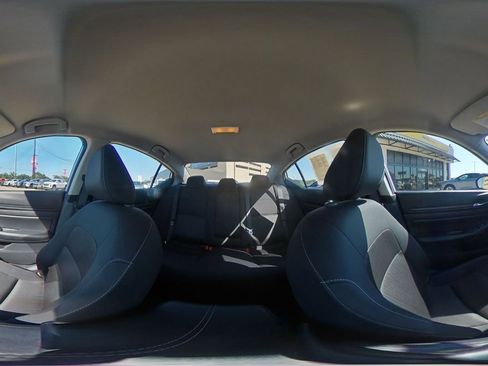 Used 2025 Nissan Altima 2.5 SV FWD image 42