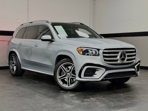 Used 2025 Mercedes-Benz GLS 450 4MATIC image 2