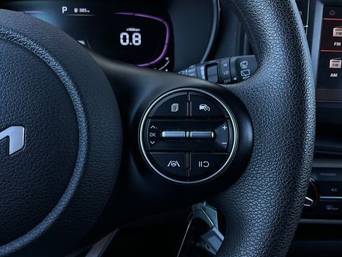 Used 2025 Kia Soul LX w/ LX Technology Package image 32
