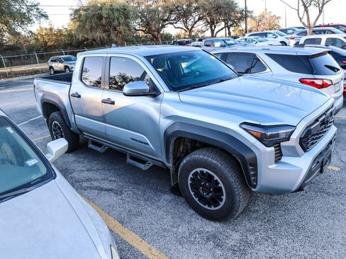 Used 2024 Toyota Tacoma TRD Off-Road image 7