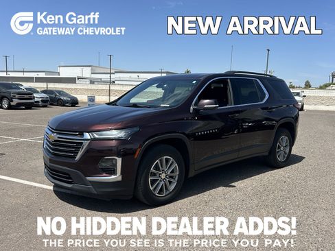 Used 2023 Chevrolet Traverse LT FWD image 1