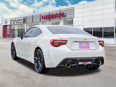 Used 2017 Toyota 86 image 5