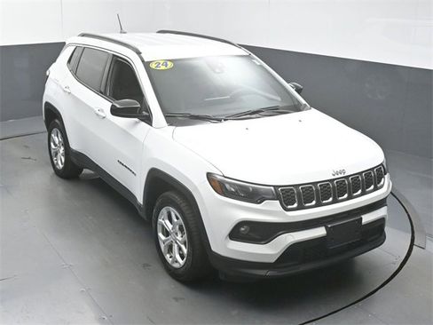 Used 2024 Jeep Compass Latitude image 39