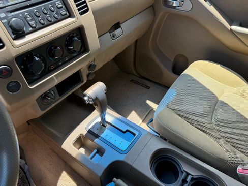 Used 2007 Nissan Frontier SE w/ SE Value Truck Pkg AWD/4WD image 11