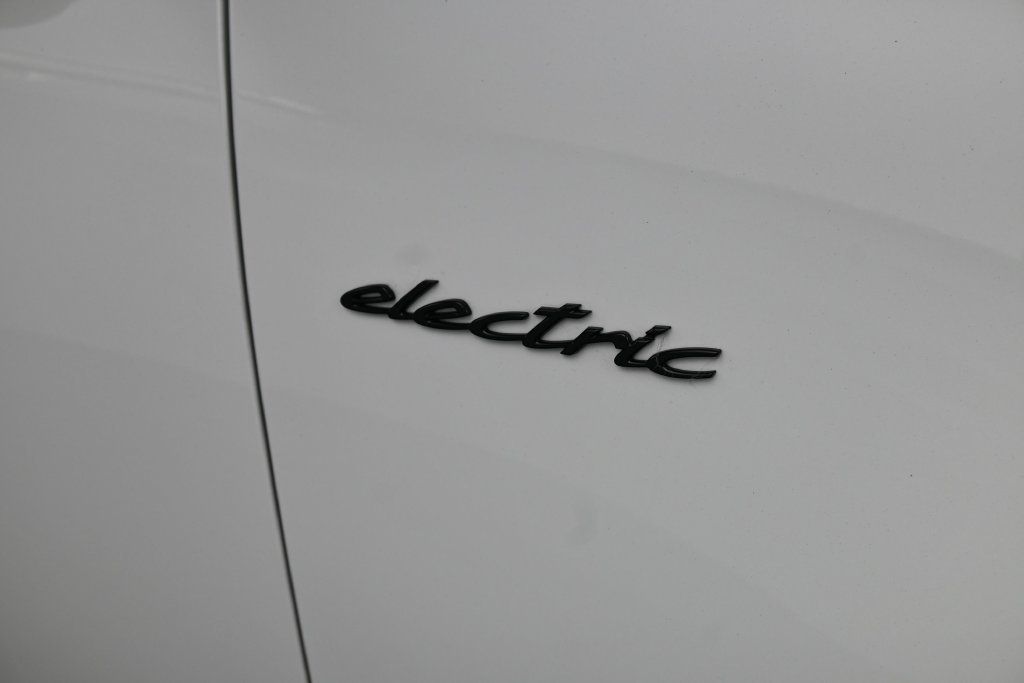 Certified 2024 Porsche Macan 4 Electric AWD/4WD image 32