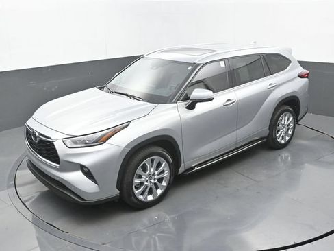 Used 2021 Toyota Highlander Limited FWD image 30