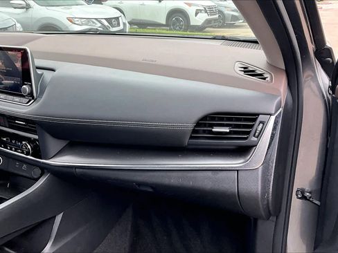 Certified 2023 Nissan Rogue SV FWD image 17