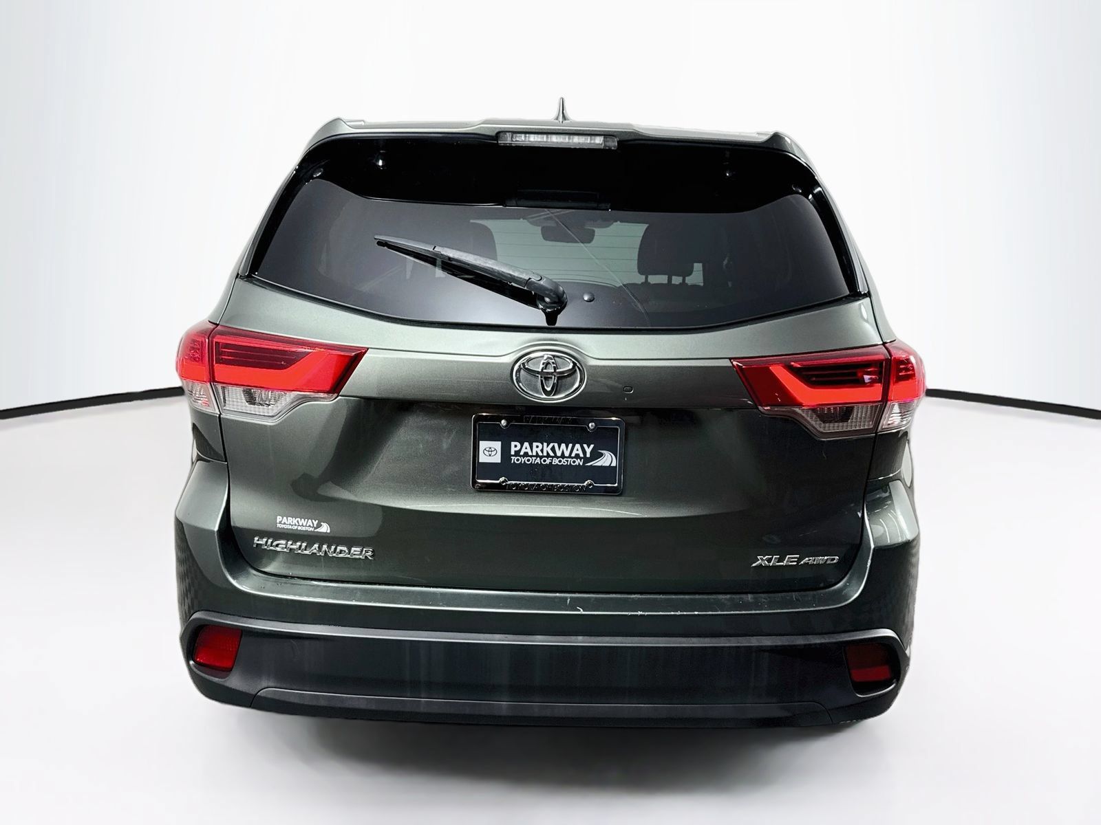 Used 2019 Toyota Highlander XLE AWD/4WD image 6