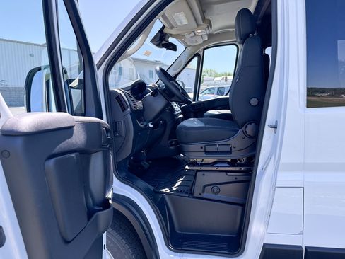 New 2026 RAM ProMaster 1500 w/ Crew Van Package FWD image 5