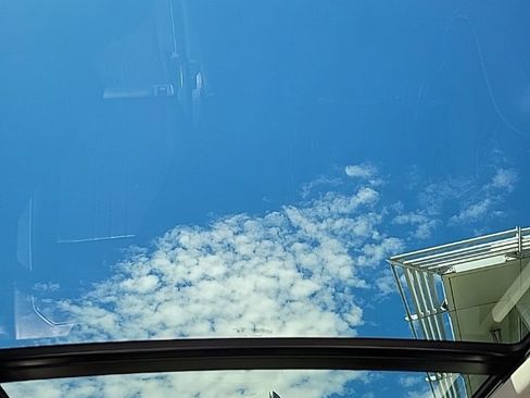 Certified 2023 Volkswagen Tiguan SE w/ Panoramic Sunroof Package image 12