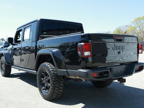 Used 2023 Jeep Gladiator Willys AWD/4WD image 9