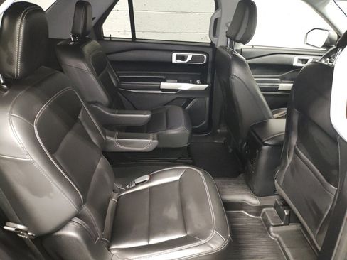 Used 2022 Ford Explorer XLT w/ Equipment Group 202A image 12
