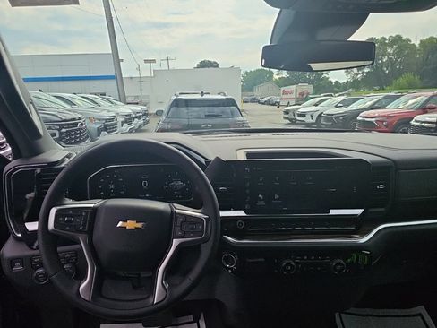 New 2026 Chevrolet Silverado 1500 LT w/ Z71 Off-Road Package AWD/4WD image 12